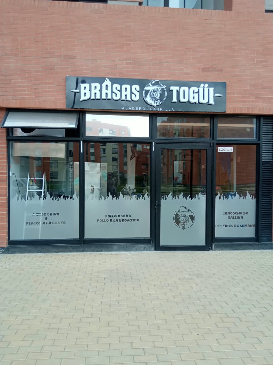 Fachada de Brasas Togüi, asadero y parrilla